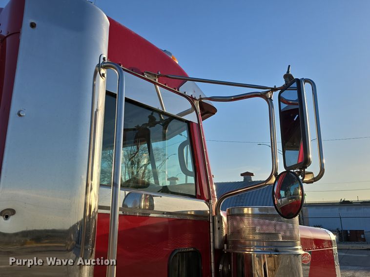 image for item DW3162 2006 Peterbilt 379 semi truck
