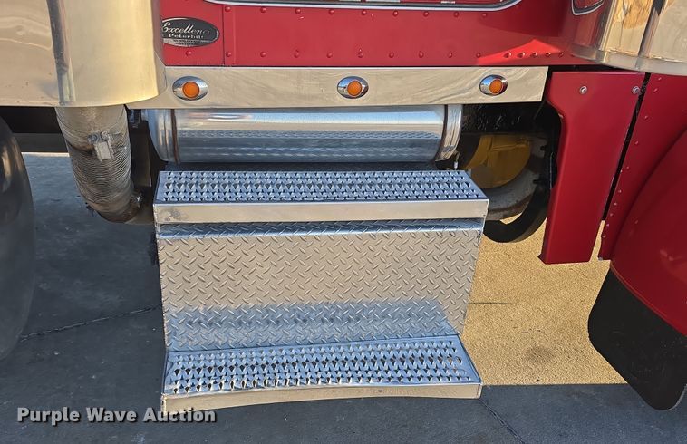 image for item DW3162 2006 Peterbilt 379 semi truck