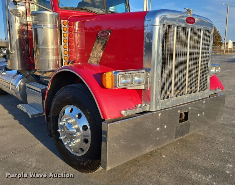 image for item DW3162 2006 Peterbilt 379 semi truck