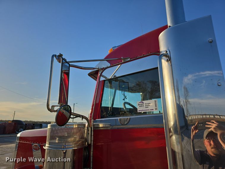 image for item DW3162 2006 Peterbilt 379 semi truck