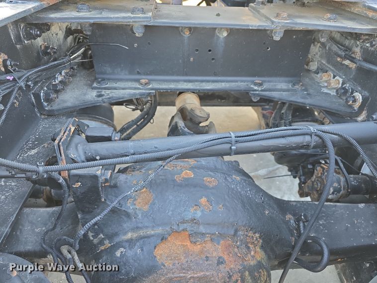 image for item DW3162 2006 Peterbilt 379 semi truck