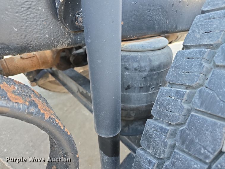 image for item DW3162 2006 Peterbilt 379 semi truck