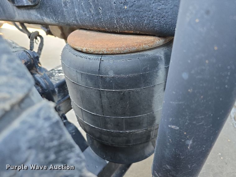 image for item DW3162 2006 Peterbilt 379 semi truck