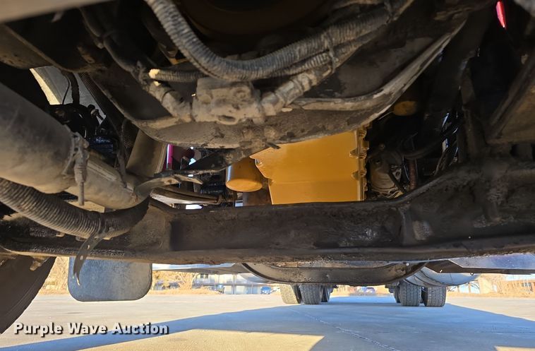 image for item DW3162 2006 Peterbilt 379 semi truck