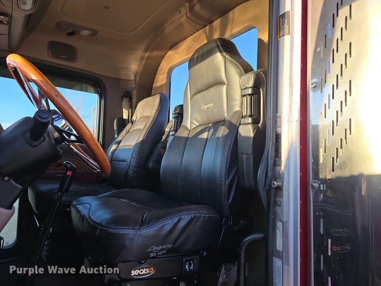 image for item DW3162 2006 Peterbilt 379 semi truck