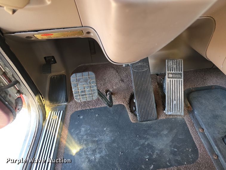 image for item DW3162 2006 Peterbilt 379 semi truck