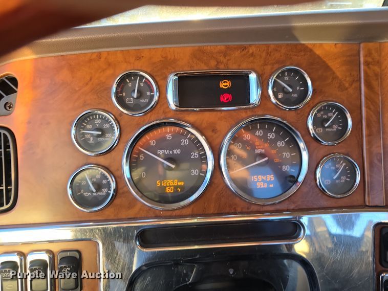 image for item DW3162 2006 Peterbilt 379 semi truck