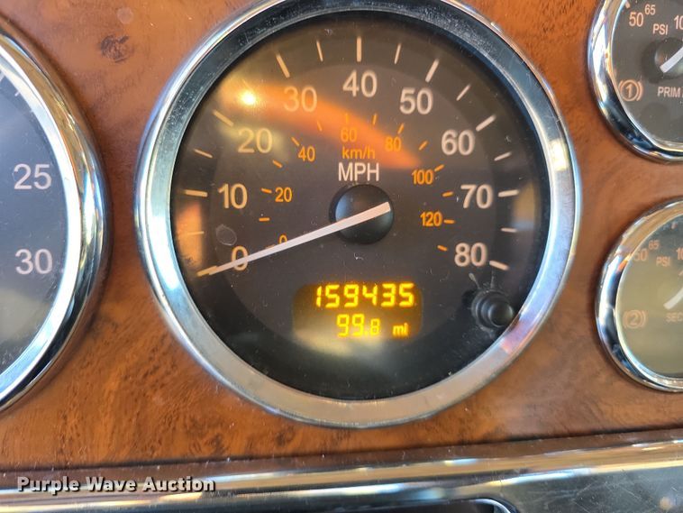 image for item DW3162 2006 Peterbilt 379 semi truck