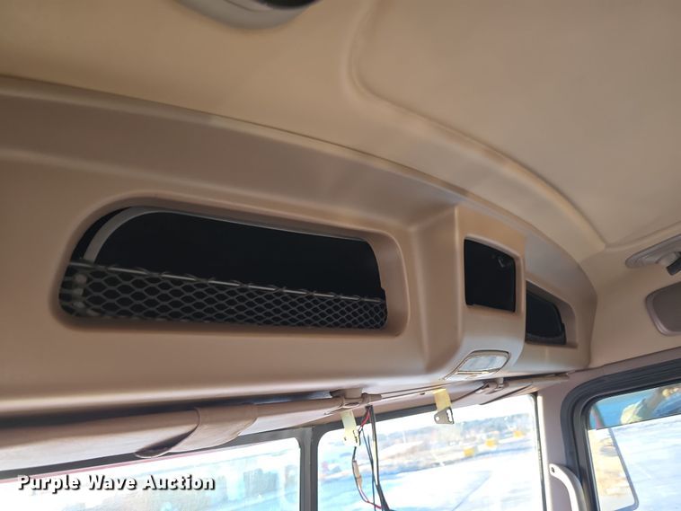 image for item DW3162 2006 Peterbilt 379 semi truck