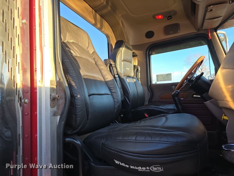 image for item DW3162 2006 Peterbilt 379 semi truck