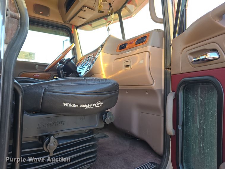 image for item DW3162 2006 Peterbilt 379 semi truck