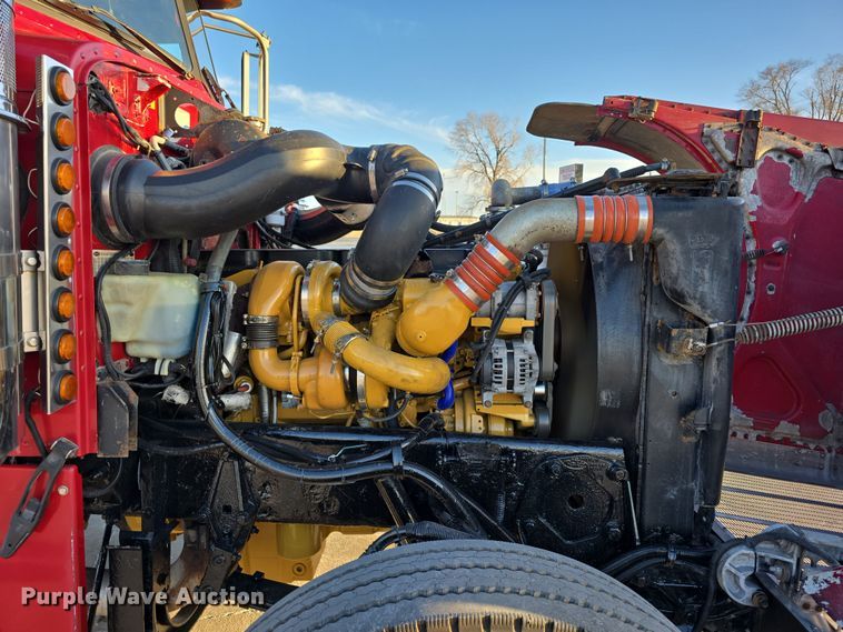 image for item DW3162 2006 Peterbilt 379 semi truck