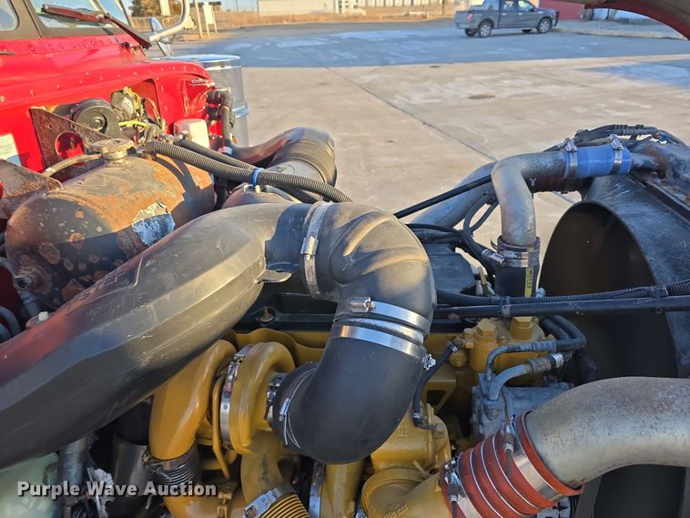 image for item DW3162 2006 Peterbilt 379 semi truck