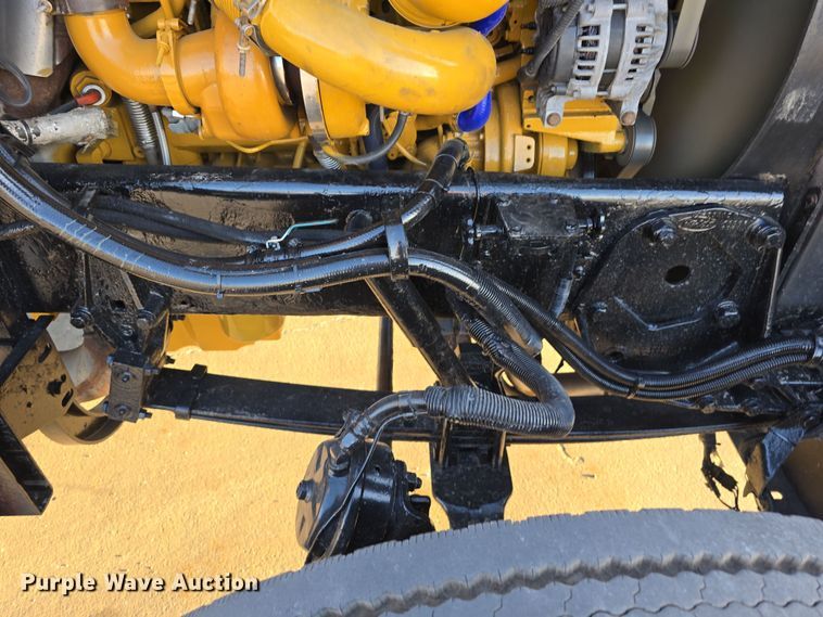 image for item DW3162 2006 Peterbilt 379 semi truck