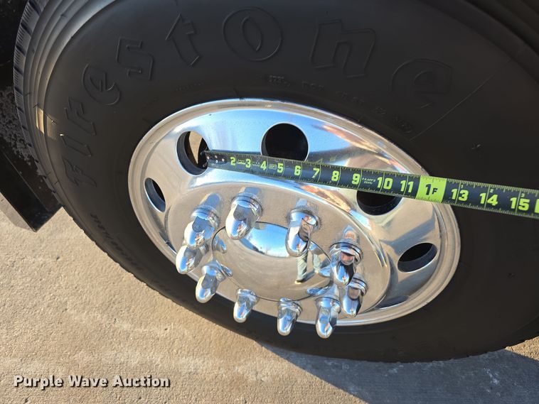 image for item DW3162 2006 Peterbilt 379 semi truck