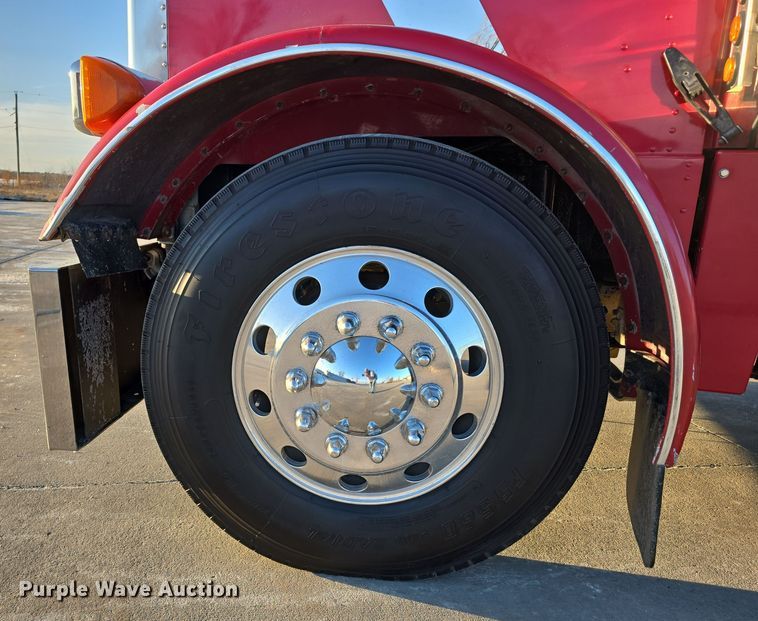 image for item DW3162 2006 Peterbilt 379 semi truck