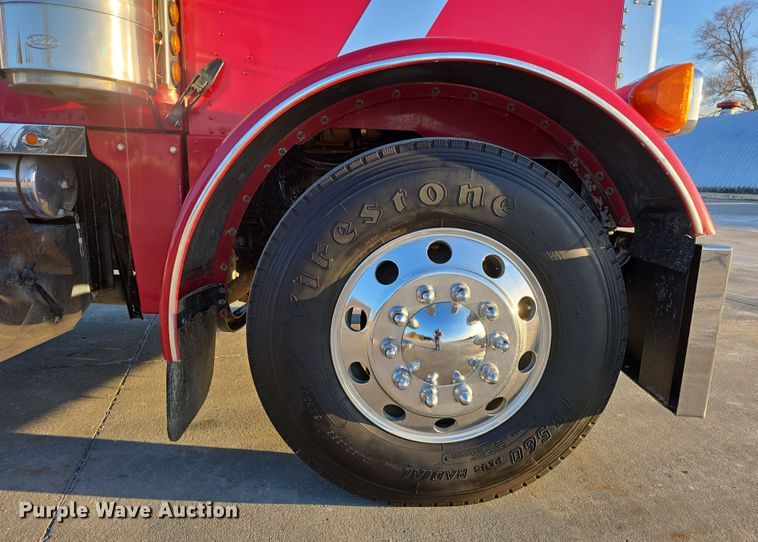 image for item DW3162 2006 Peterbilt 379 semi truck