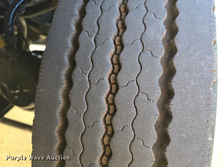 image for item DW3162 2006 Peterbilt 379 semi truck