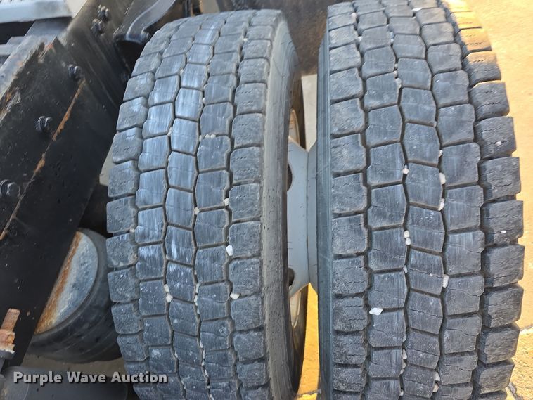 image for item DW3162 2006 Peterbilt 379 semi truck