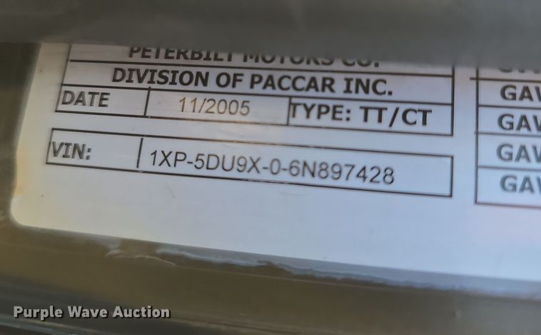 image for item DW3162 2006 Peterbilt 379 semi truck