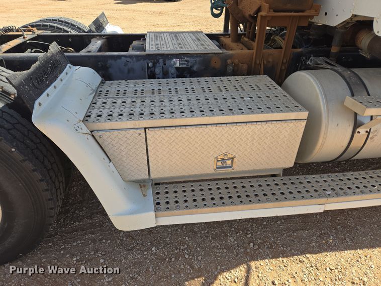 image for item DW8553 2003 Freightliner Coronado semi truck