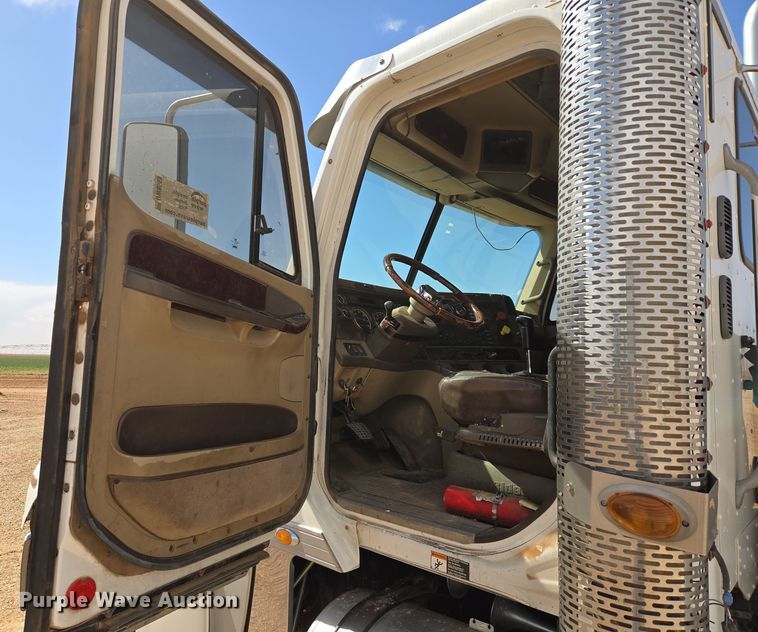 image for item DW8553 2003 Freightliner Coronado semi truck