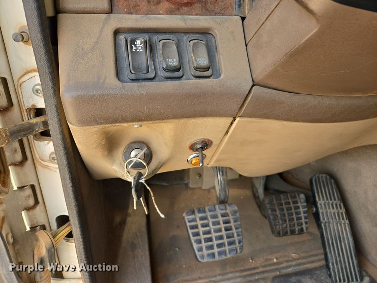 image for item DW8553 2003 Freightliner Coronado semi truck