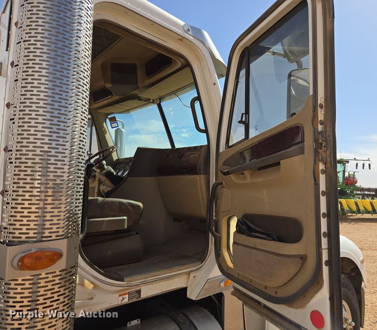 image for item DW8553 2003 Freightliner Coronado semi truck