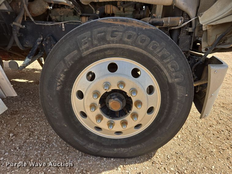 image for item DW8553 2003 Freightliner Coronado semi truck