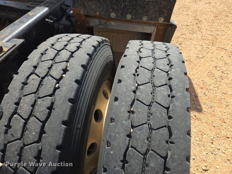 image for item DW8553 2003 Freightliner Coronado semi truck