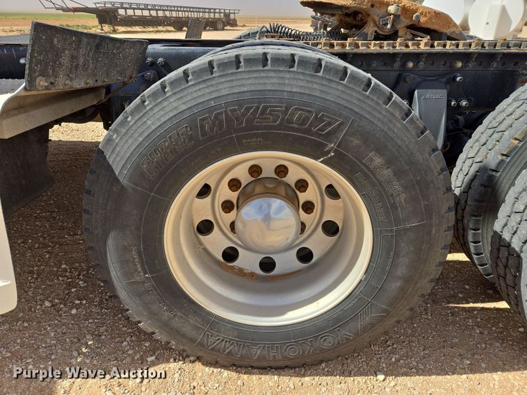 image for item DW8553 2003 Freightliner Coronado semi truck