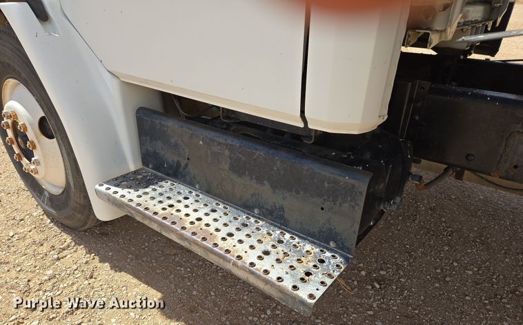 image for item DW8554 1995 Freightliner FL60 flatbed truck