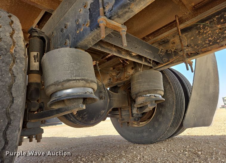 image for item DW8554 1995 Freightliner FL60 flatbed truck