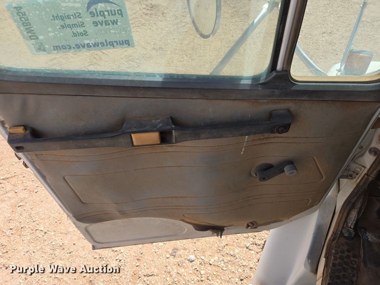 image for item DW8554 1995 Freightliner FL60 flatbed truck