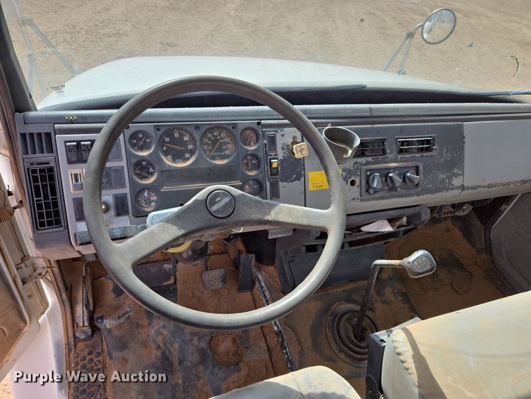 image for item DW8554 1995 Freightliner FL60 flatbed truck