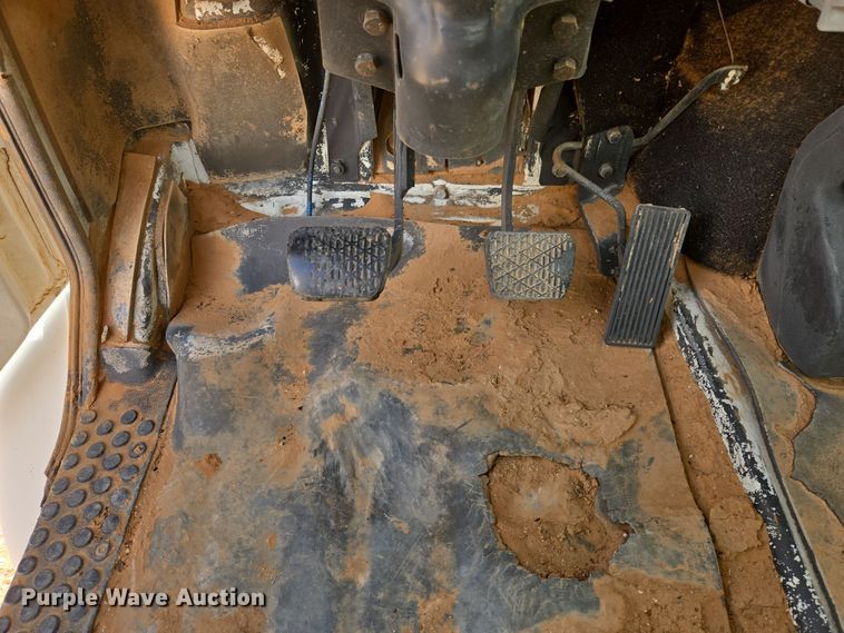 image for item DW8554 1995 Freightliner FL60 flatbed truck