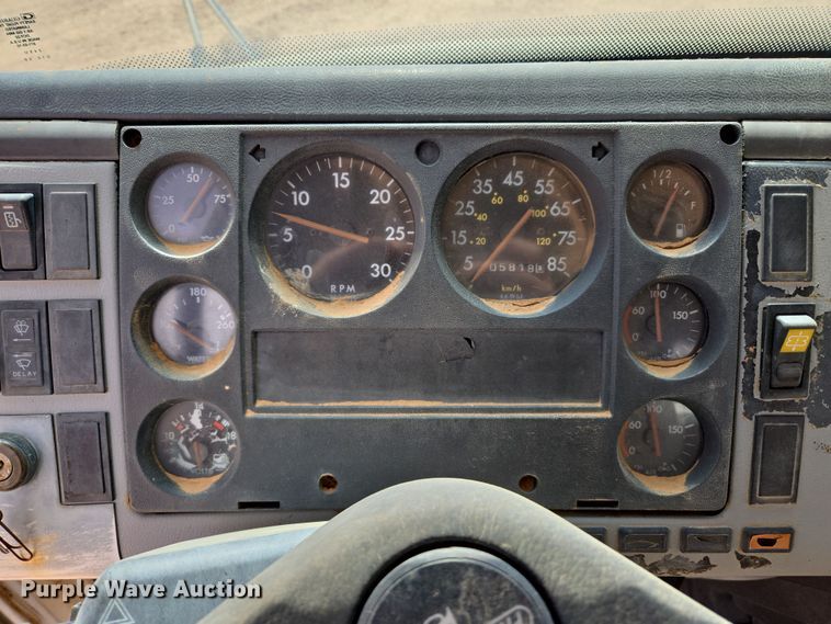 image for item DW8554 1995 Freightliner FL60 flatbed truck