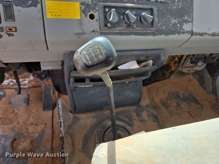 image for item DW8554 1995 Freightliner FL60 flatbed truck