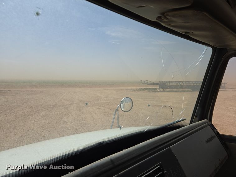 image for item DW8554 1995 Freightliner FL60 flatbed truck