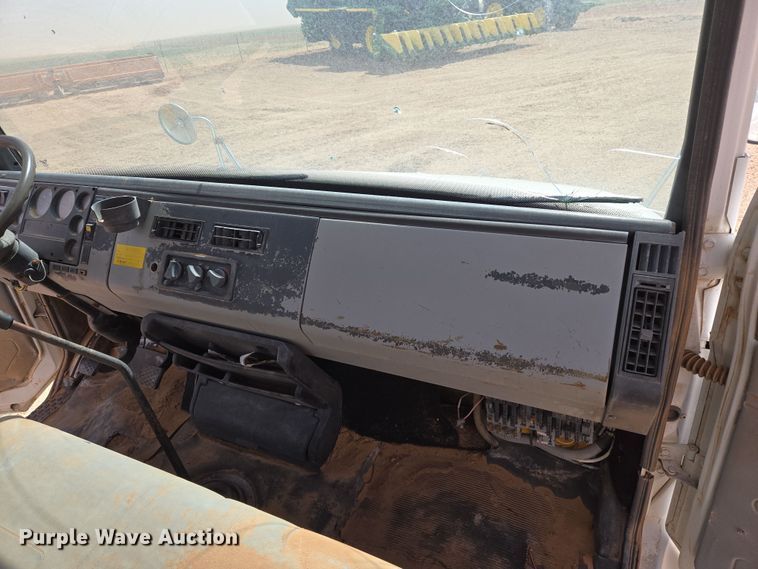 image for item DW8554 1995 Freightliner FL60 flatbed truck