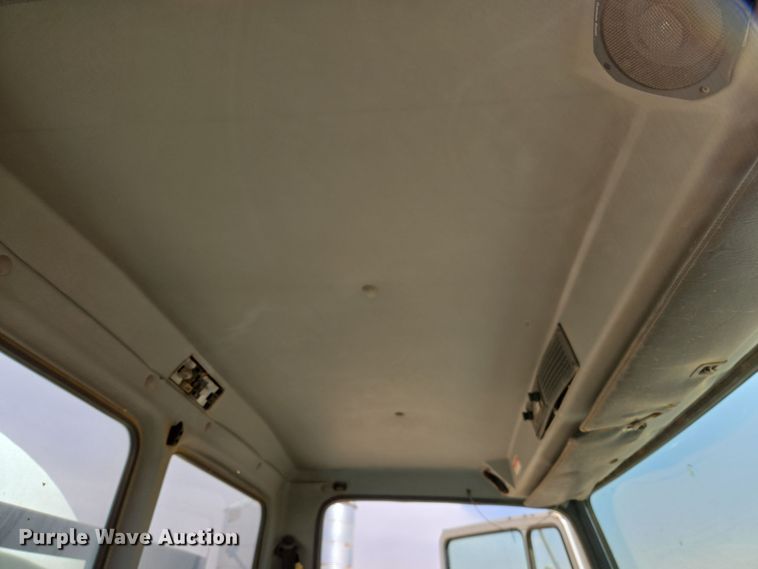 image for item DW8554 1995 Freightliner FL60 flatbed truck