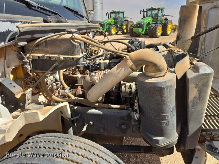 image for item DW8554 1995 Freightliner FL60 flatbed truck