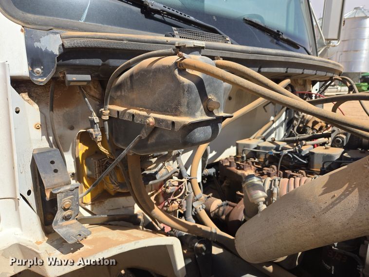 image for item DW8554 1995 Freightliner FL60 flatbed truck