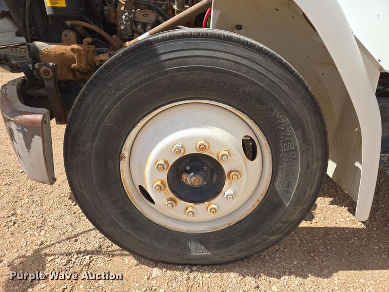 image for item DW8554 1995 Freightliner FL60 flatbed truck