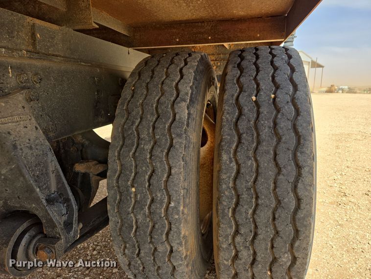 image for item DW8554 1995 Freightliner FL60 flatbed truck