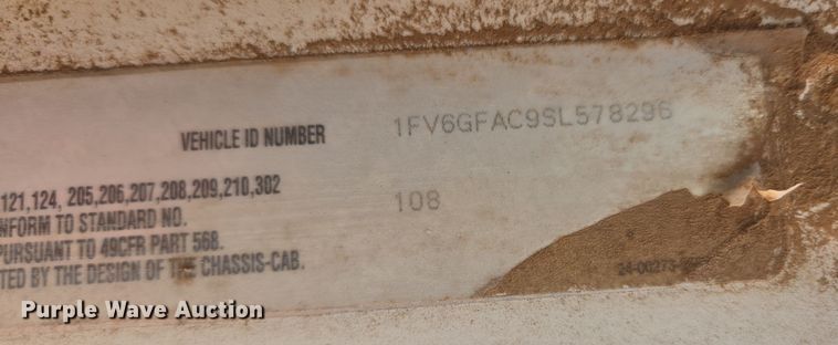 image for item DW8554 1995 Freightliner FL60 flatbed truck