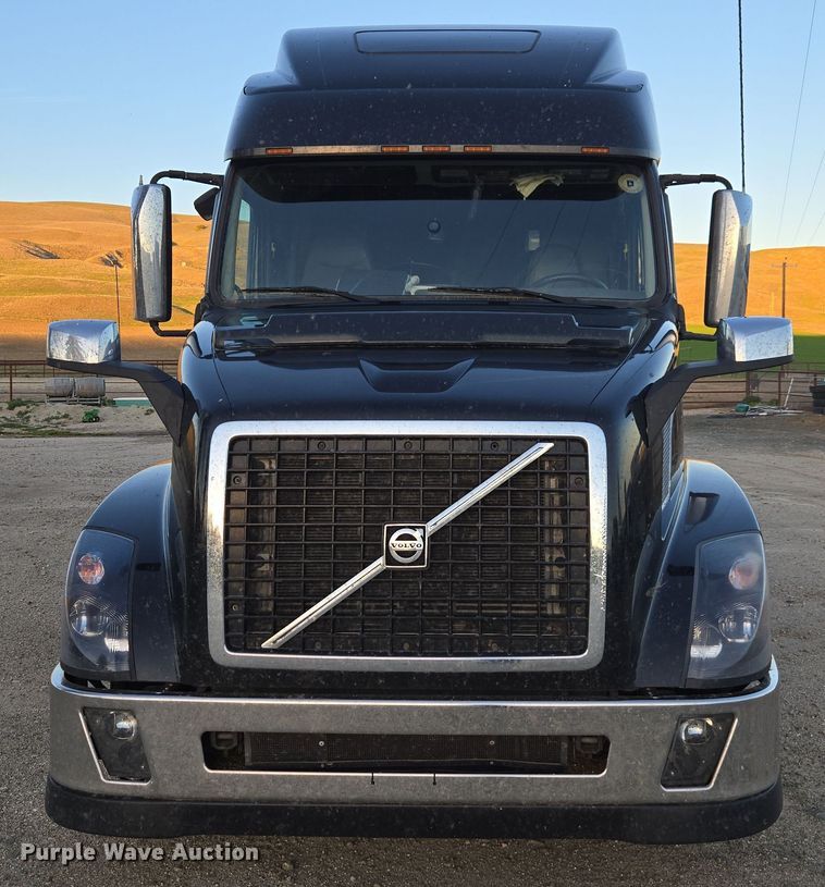 image for item DY6972 2017 Volvo VNL truck cab and chassis