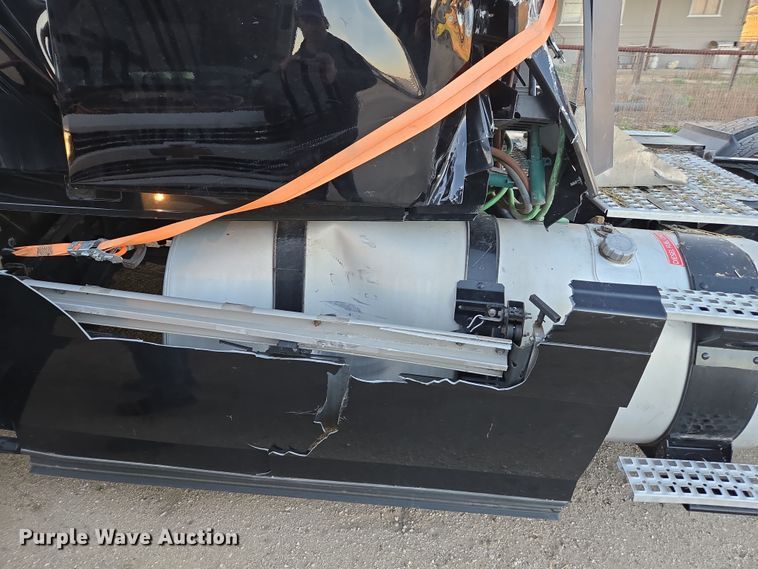 image for item DY6972 2017 Volvo VNL truck cab and chassis