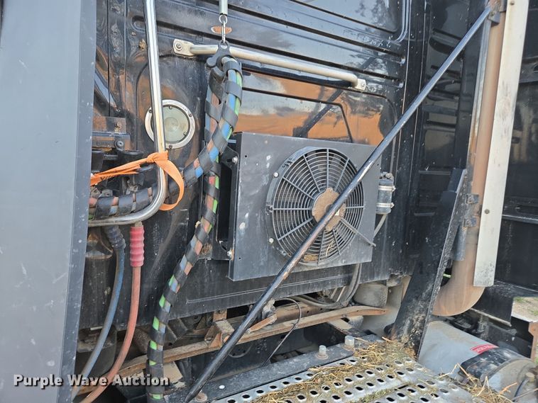 image for item DY6972 2017 Volvo VNL truck cab and chassis