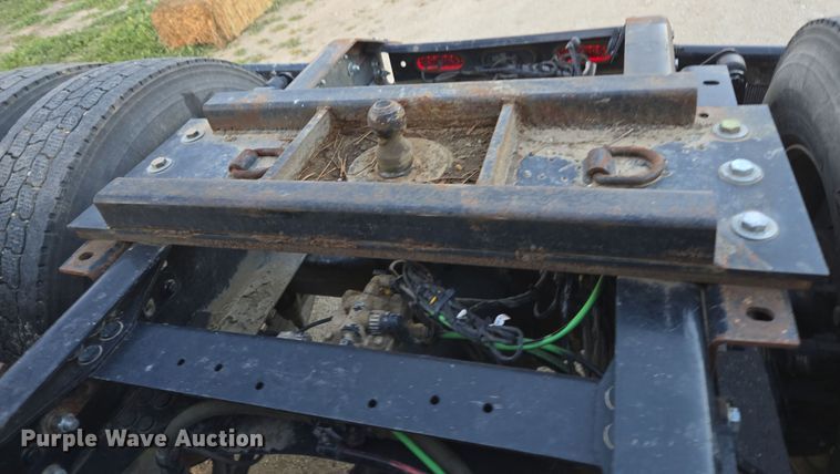 image for item DY6972 2017 Volvo VNL truck cab and chassis